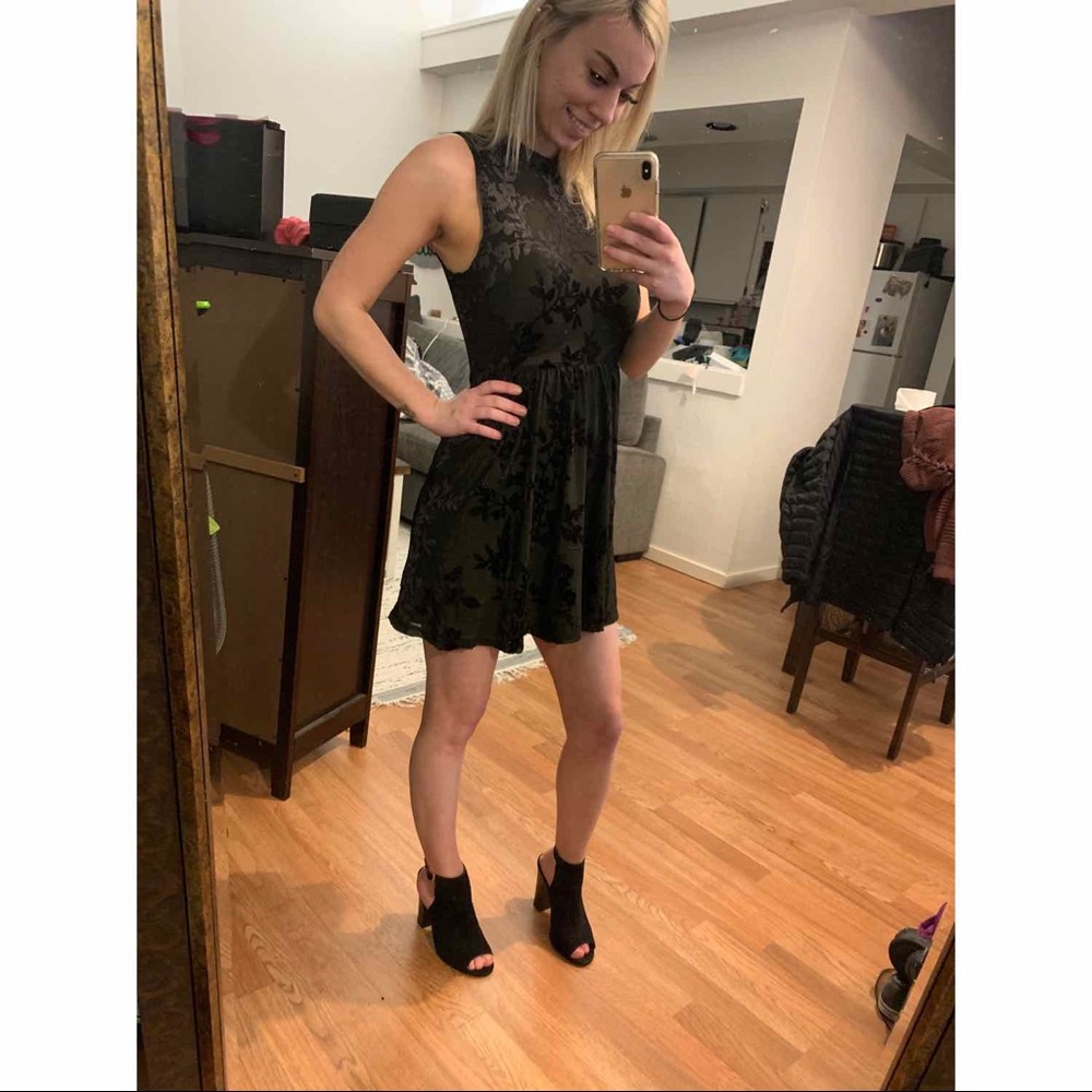 NWT Black Velvet Detailed Dress [make an offer]